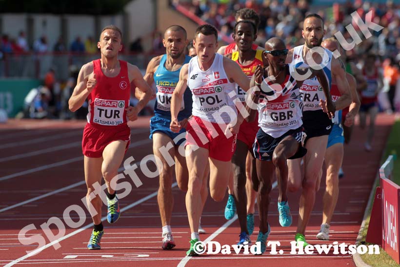 Mo Farah (GB) during the 5000 metres at the European Athletics Team Championships.
